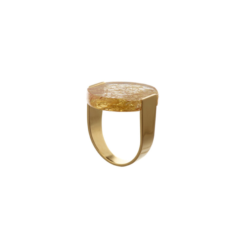 De Stamp Ring in emperor's gold met een U vormige 18-karaats geelvergulde messing band.